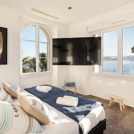 Apartment 8h - Penthouse 4 *
