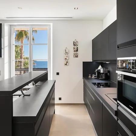 Apartment 8h - Penthouse 4 *
